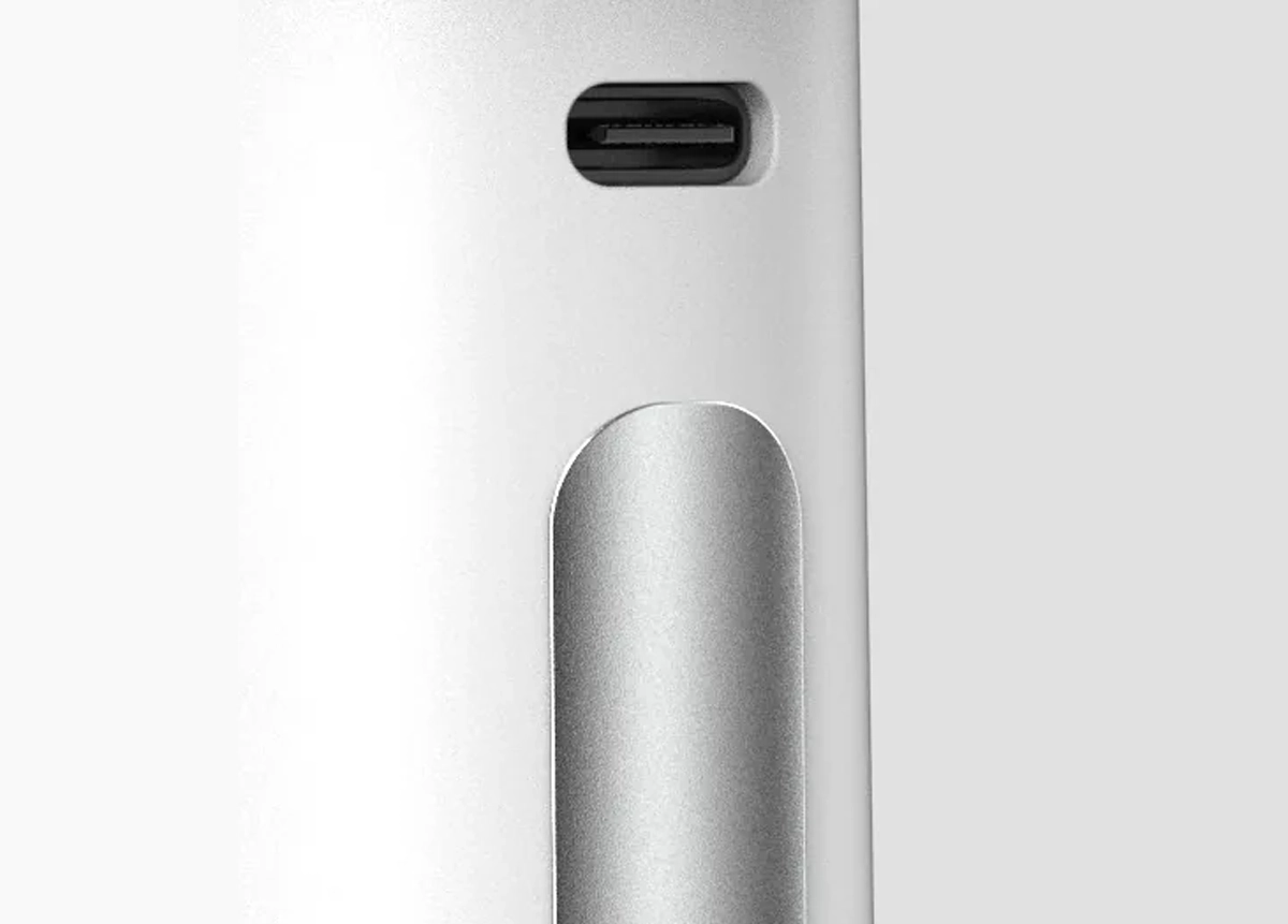 Peltier cooling grip and USB-C port on the back of the handle